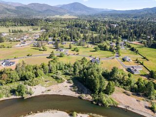 564 E Forks Circle, Cave Junction, OR 97523