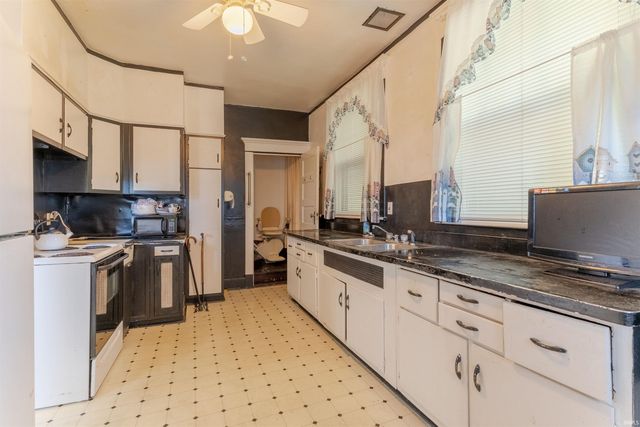 905 E Blackford Avenue, Evansville, IN 47713