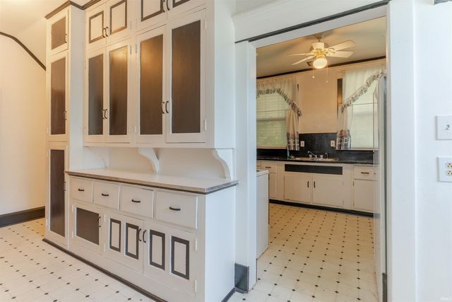 905 E Blackford Avenue, Evansville, IN 47713
