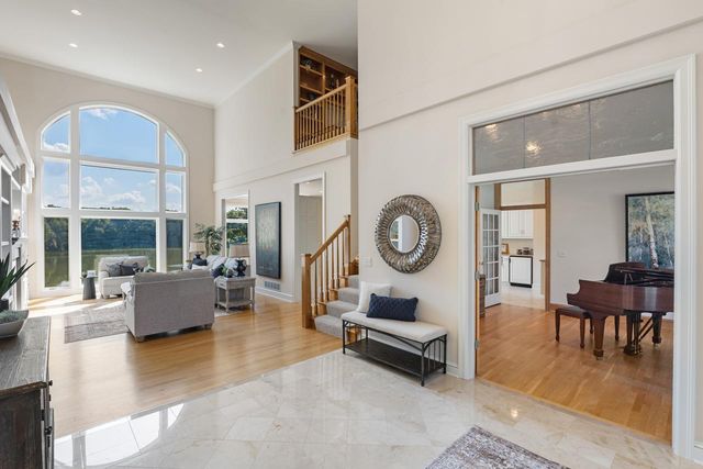 8665 Wynstone Pass, Eden Prairie, MN 55347