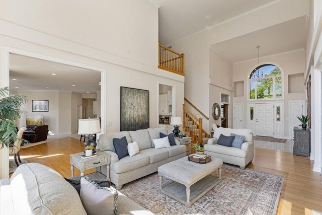 8665 Wynstone Pass, Eden Prairie, MN 55347