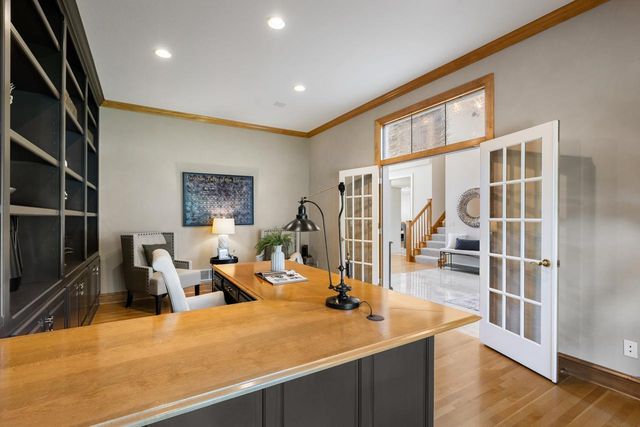 8665 Wynstone Pass, Eden Prairie, MN 55347