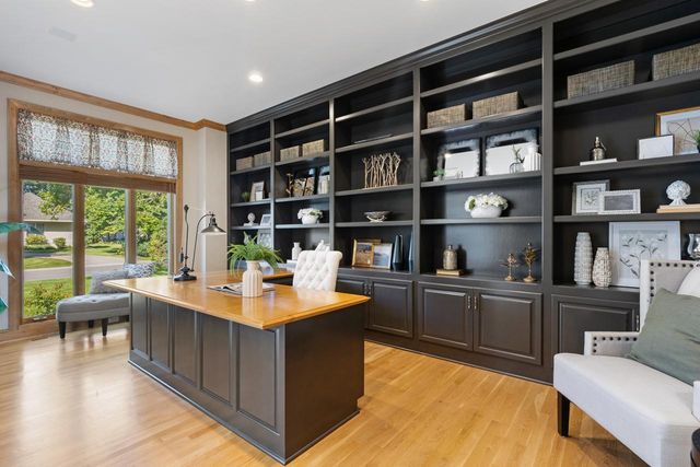8665 Wynstone Pass, Eden Prairie, MN 55347