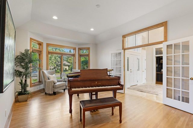 8665 Wynstone Pass, Eden Prairie, MN 55347