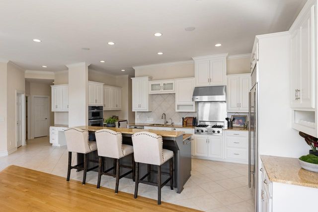 8665 Wynstone Pass, Eden Prairie, MN 55347
