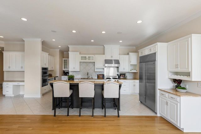 8665 Wynstone Pass, Eden Prairie, MN 55347