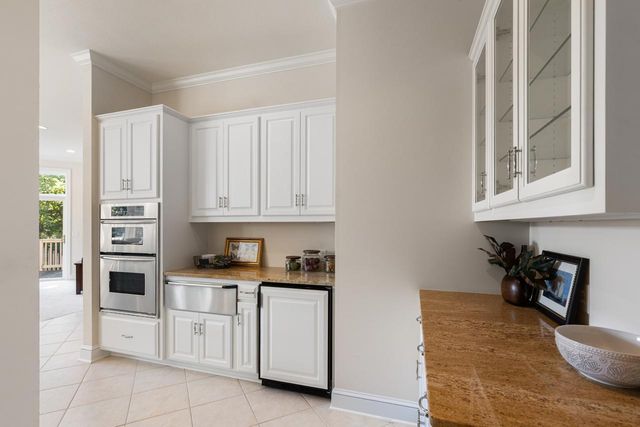 8665 Wynstone Pass, Eden Prairie, MN 55347