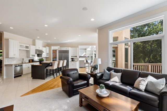 8665 Wynstone Pass, Eden Prairie, MN 55347