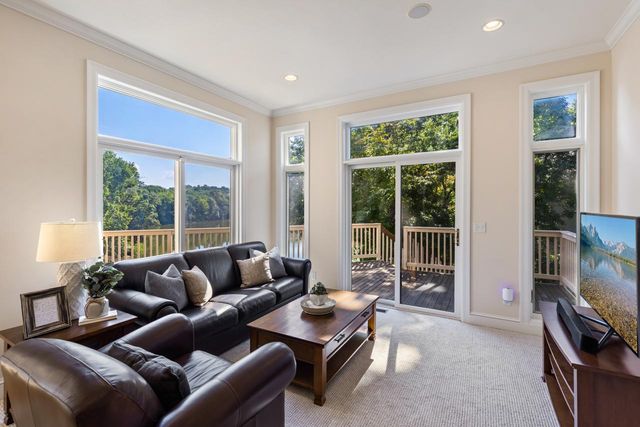 8665 Wynstone Pass, Eden Prairie, MN 55347