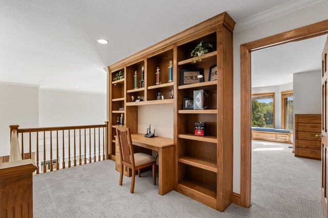 8665 Wynstone Pass, Eden Prairie, MN 55347