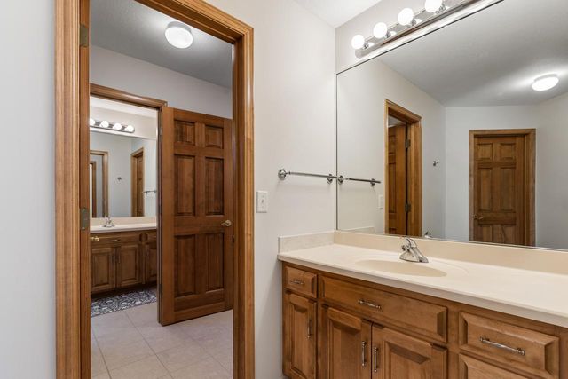 8665 Wynstone Pass, Eden Prairie, MN 55347