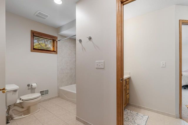 8665 Wynstone Pass, Eden Prairie, MN 55347