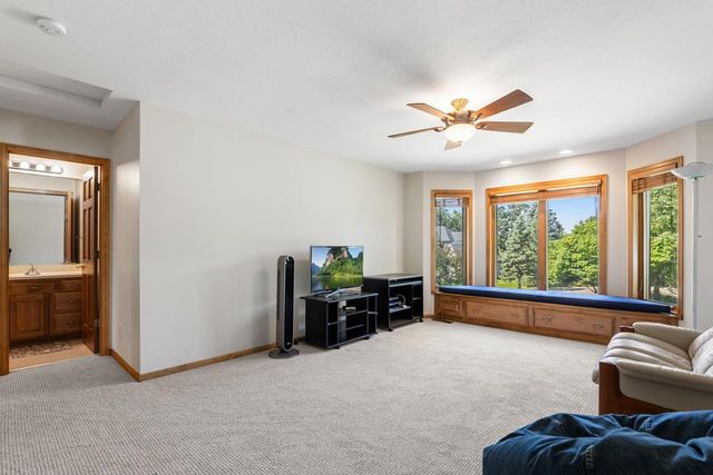 8665 Wynstone Pass, Eden Prairie, MN 55347