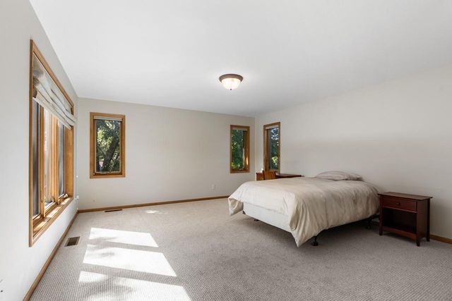 8665 Wynstone Pass, Eden Prairie, MN 55347