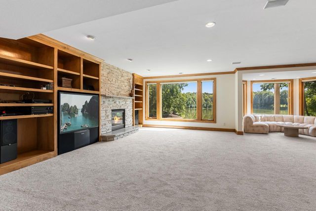 8665 Wynstone Pass, Eden Prairie, MN 55347