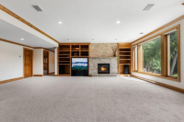 8665 Wynstone Pass, Eden Prairie, MN 55347