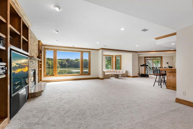 8665 Wynstone Pass, Eden Prairie, MN 55347