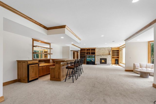 8665 Wynstone Pass, Eden Prairie, MN 55347