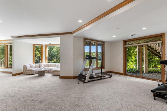 8665 Wynstone Pass, Eden Prairie, MN 55347