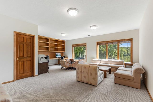 8665 Wynstone Pass, Eden Prairie, MN 55347