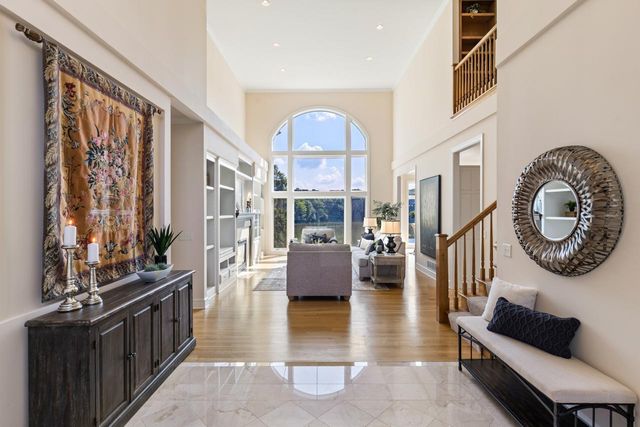 8665 Wynstone Pass, Eden Prairie, MN 55347