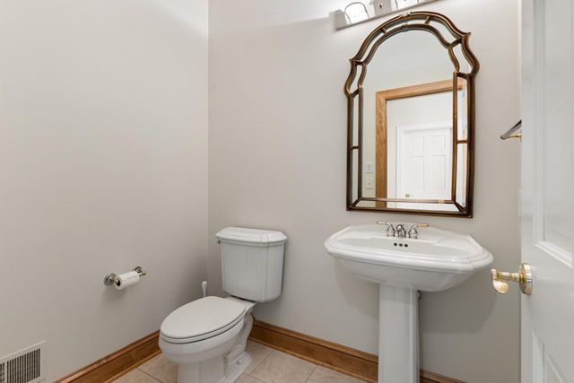 8665 Wynstone Pass, Eden Prairie, MN 55347
