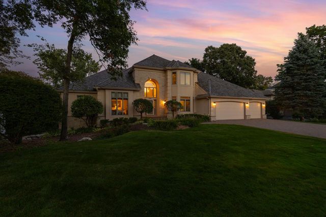 8665 Wynstone Pass, Eden Prairie, MN 55347