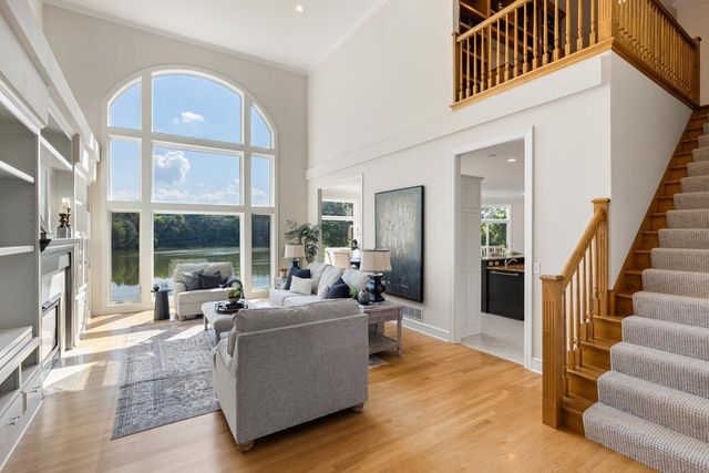8665 Wynstone Pass, Eden Prairie, MN 55347