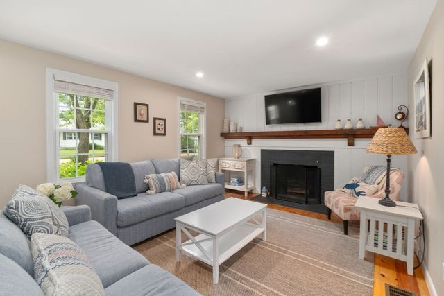 24 E Harbor Dr, Falmouth, MA 02540