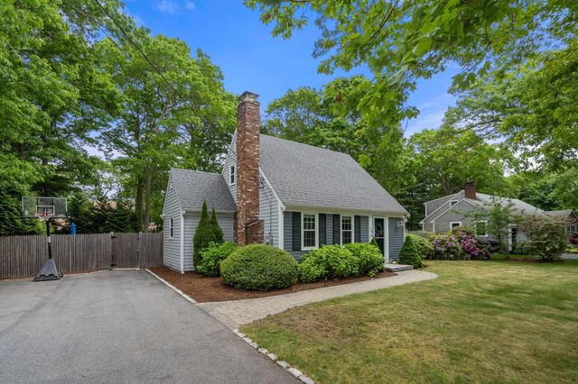 24 E Harbor Dr, Falmouth, MA 02540