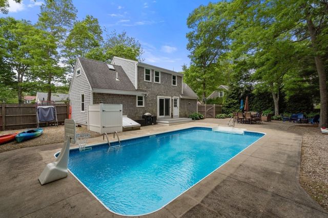 24 E Harbor Dr, Falmouth, MA 02540