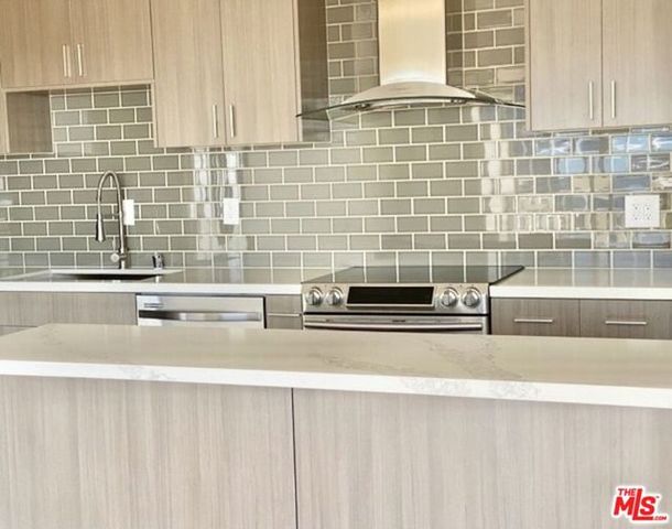 999 N Doheny Drive 1001, West Hollywood, CA 90069