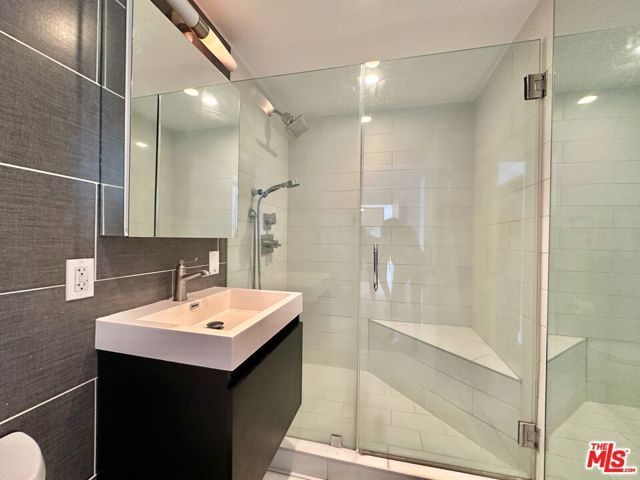 999 N Doheny Drive 1001, West Hollywood, CA 90069