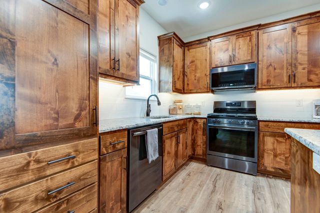 2720 W Osprey Drive, Ozark, MO 65721