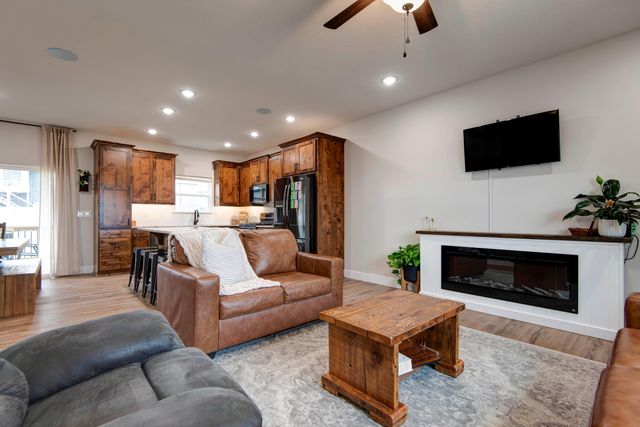 2720 W Osprey Drive, Ozark, MO 65721