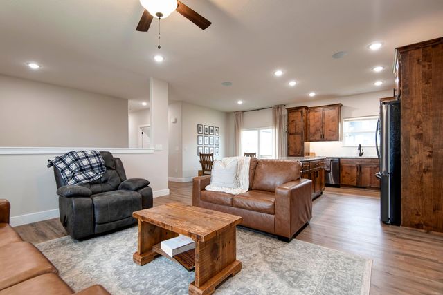 2720 W Osprey Drive, Ozark, MO 65721