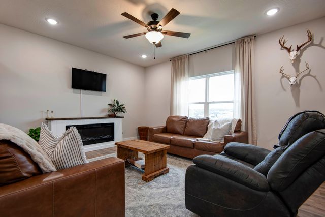 2720 W Osprey Drive, Ozark, MO 65721