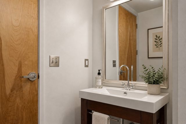 600 12th Ave S Apt 1608, Nashville, TN 37203
