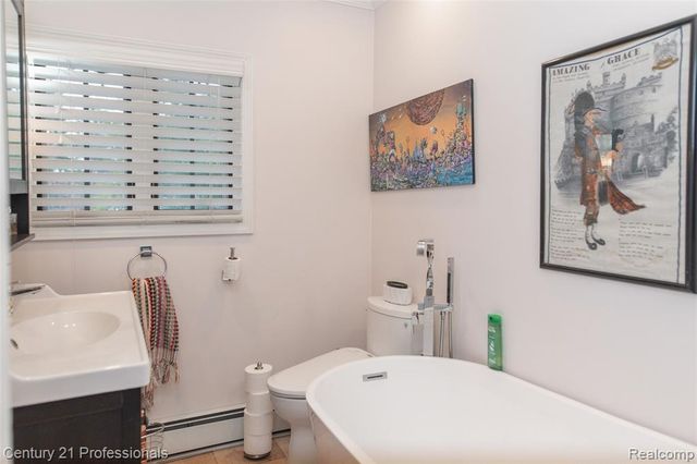 910 W Pine Tree Road, Lake Orion, MI 48362