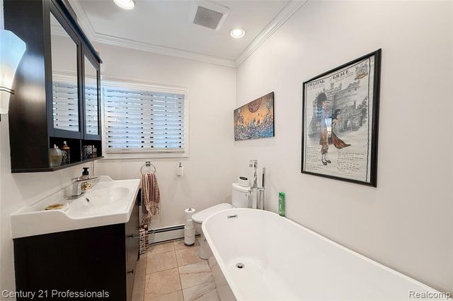 910 W Pine Tree Road, Lake Orion, MI 48362