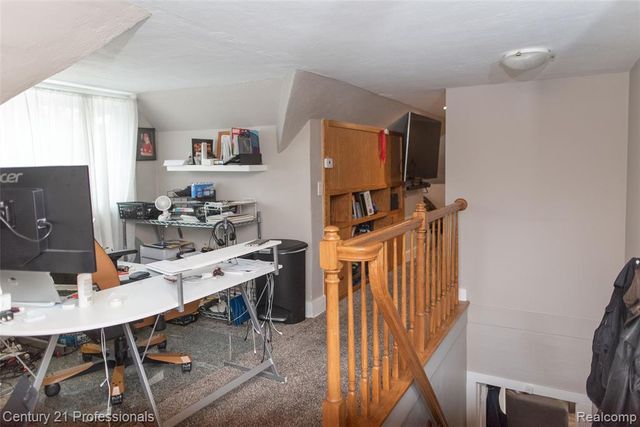 910 W Pine Tree Road, Lake Orion, MI 48362