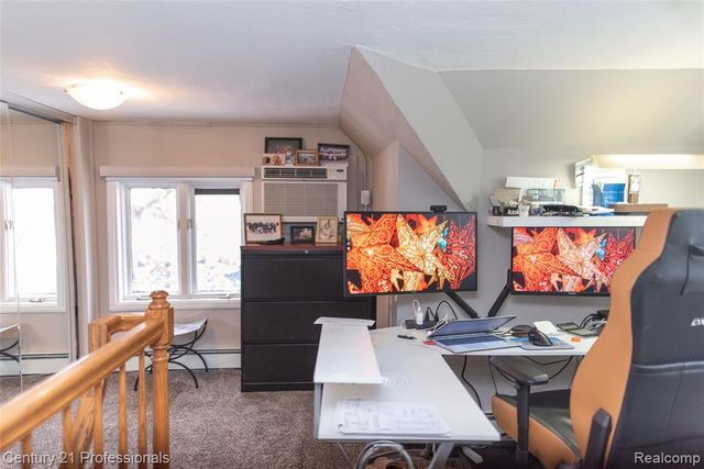 910 W Pine Tree Road, Lake Orion, MI 48362