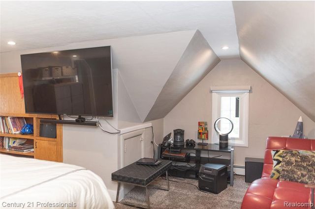 910 W Pine Tree Road, Lake Orion, MI 48362