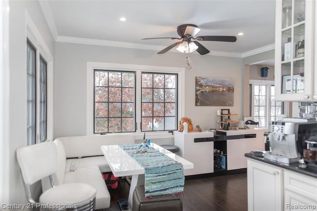 910 W Pine Tree Road, Lake Orion, MI 48362