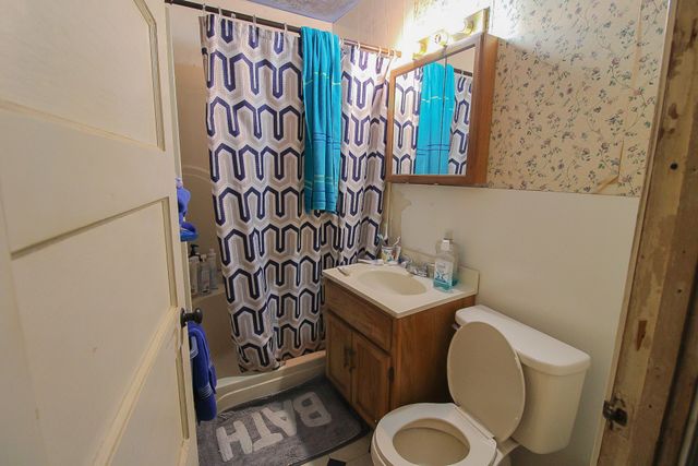 204 Roosevelt, Hooks, TX 75561