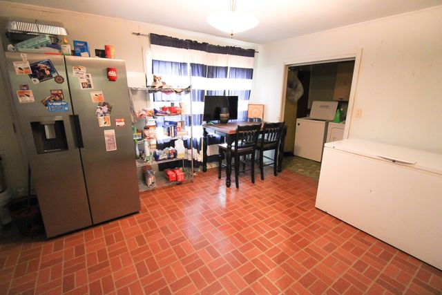 204 Roosevelt, Hooks, TX 75561