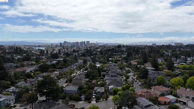 195 Oak Rd, Piedmont, CA 94610