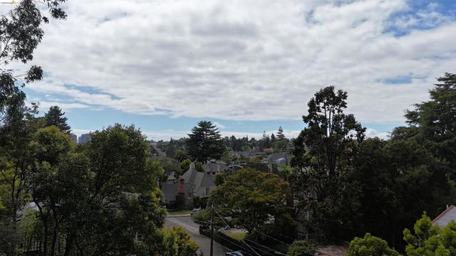195 Oak Rd, Piedmont, CA 94610