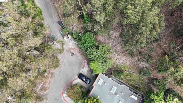 195 Oak Rd, Piedmont, CA 94610