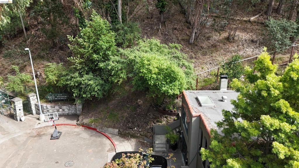 195 Oak Rd, Piedmont, CA 94610